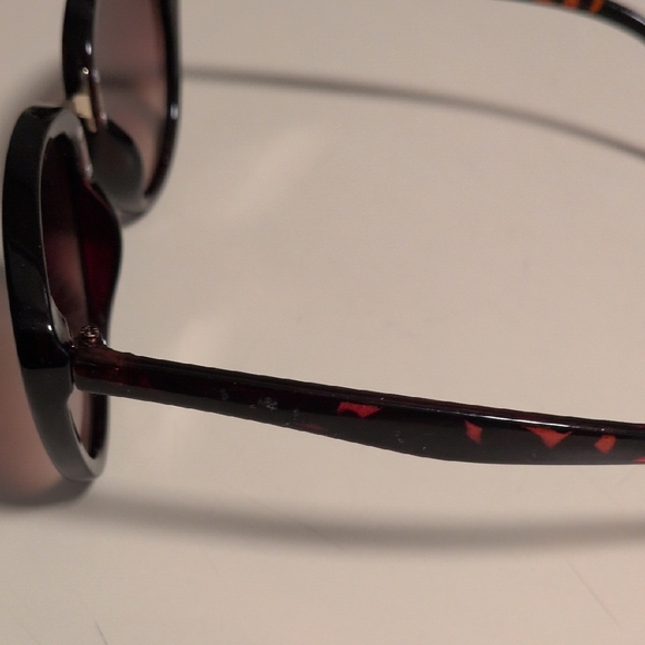 Stylish Black Sunglasses - Picture 8 of 9